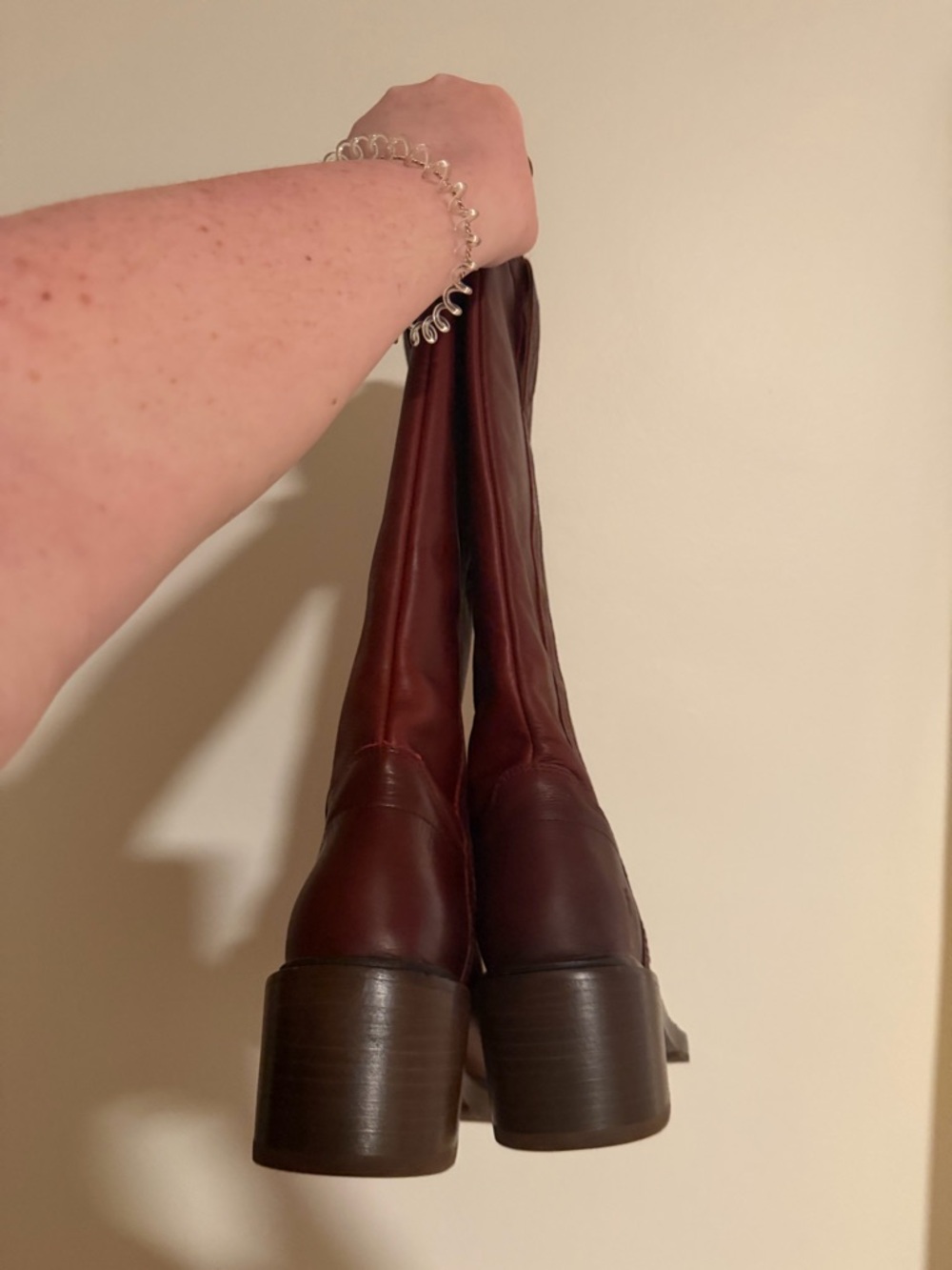 FRYE Kate Pull-On Boots, Merlot, Size 9, NWOT, 1 flaw - Picture 7 of 8
